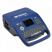 Принтер BRADY M710-WB-QY-EU-PWID c ПО BWS для маркировки кабеля и провода (PWID Suite), английская клавиатура. В компл: жесткий кейс, литий-ионный аккумулятор, адаптер, USB кабель, переходник для материалов M610/M611, быстрый старт, риббон черн. M7-R6000,